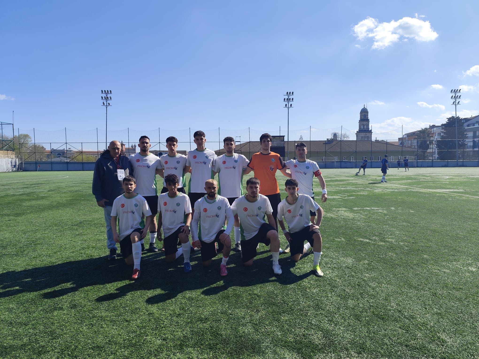 U16